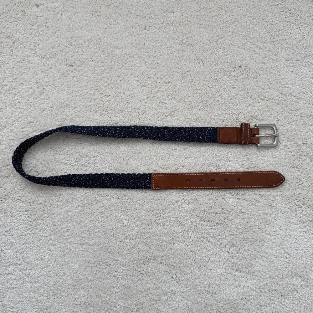 Boys size 26 Vineyard Vines Navy and White stretchy braided belt